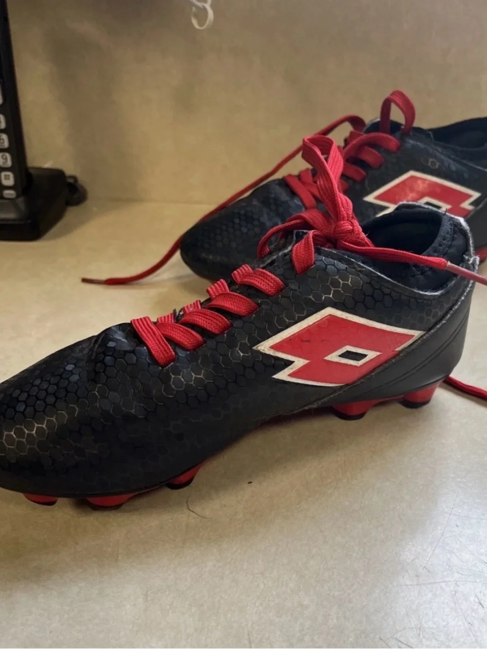 Lotto Forza Storm Size 3 Youth Kids Black/Red Soccer Cleats